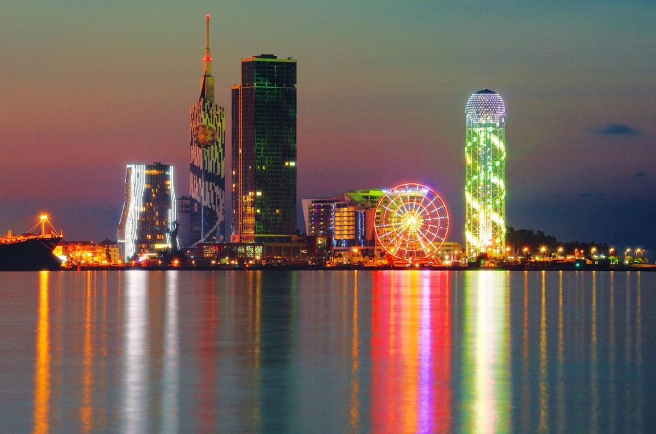 Orbi City Apartments On The Beach Батуми Екстериор снимка