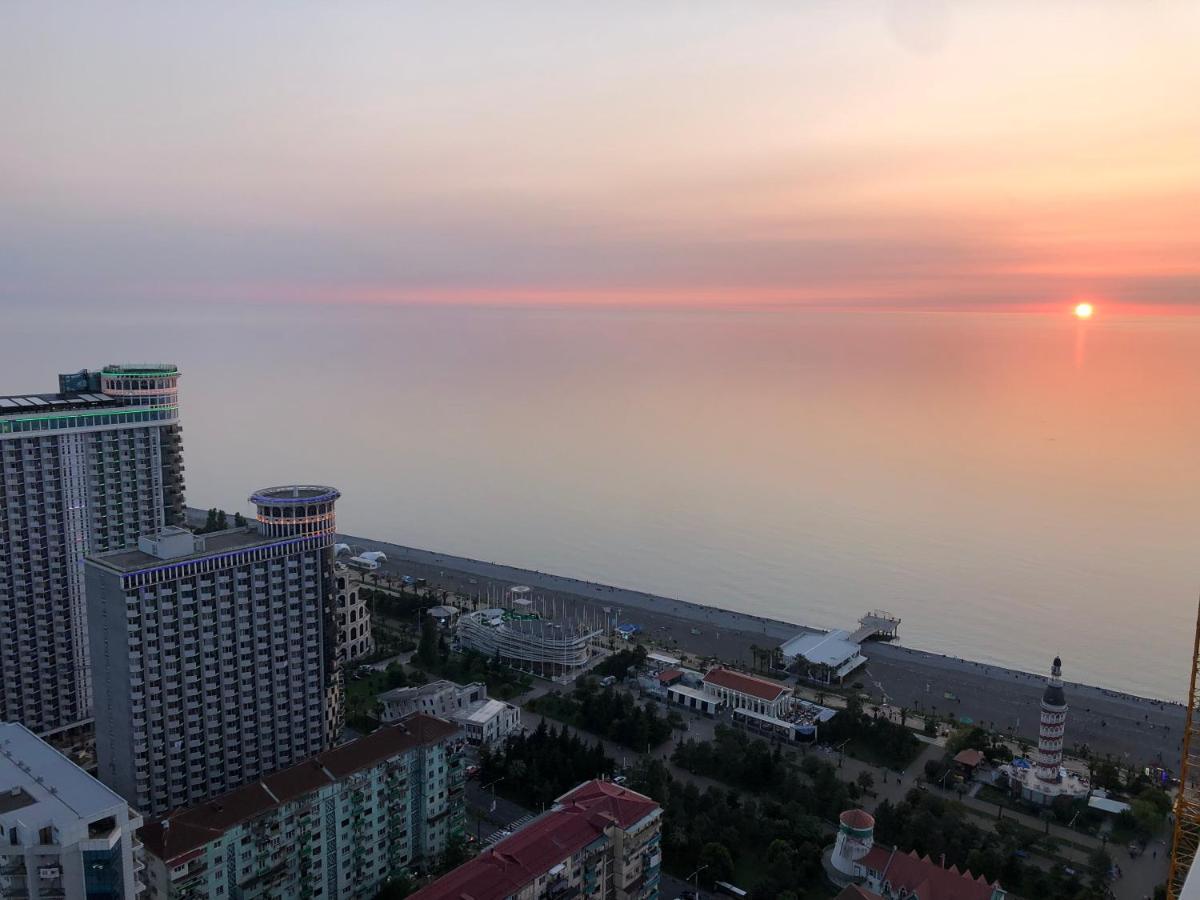 Orbi City Apartments On The Beach Батуми Екстериор снимка