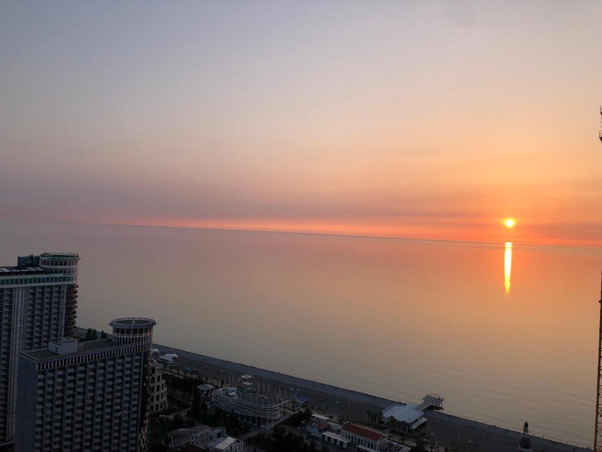 Orbi City Apartments On The Beach Батуми Екстериор снимка