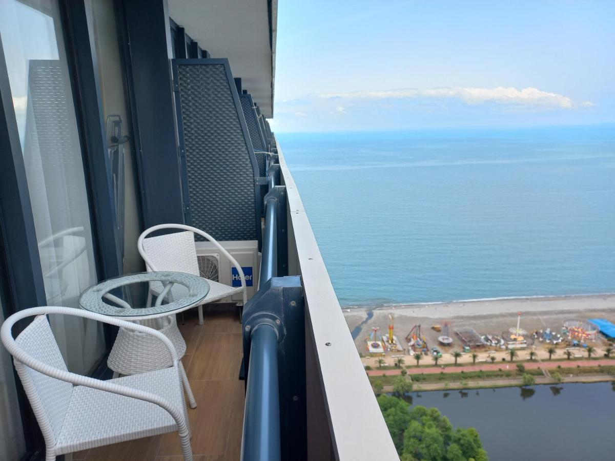 Orbi City Apartments On The Beach Батуми Екстериор снимка