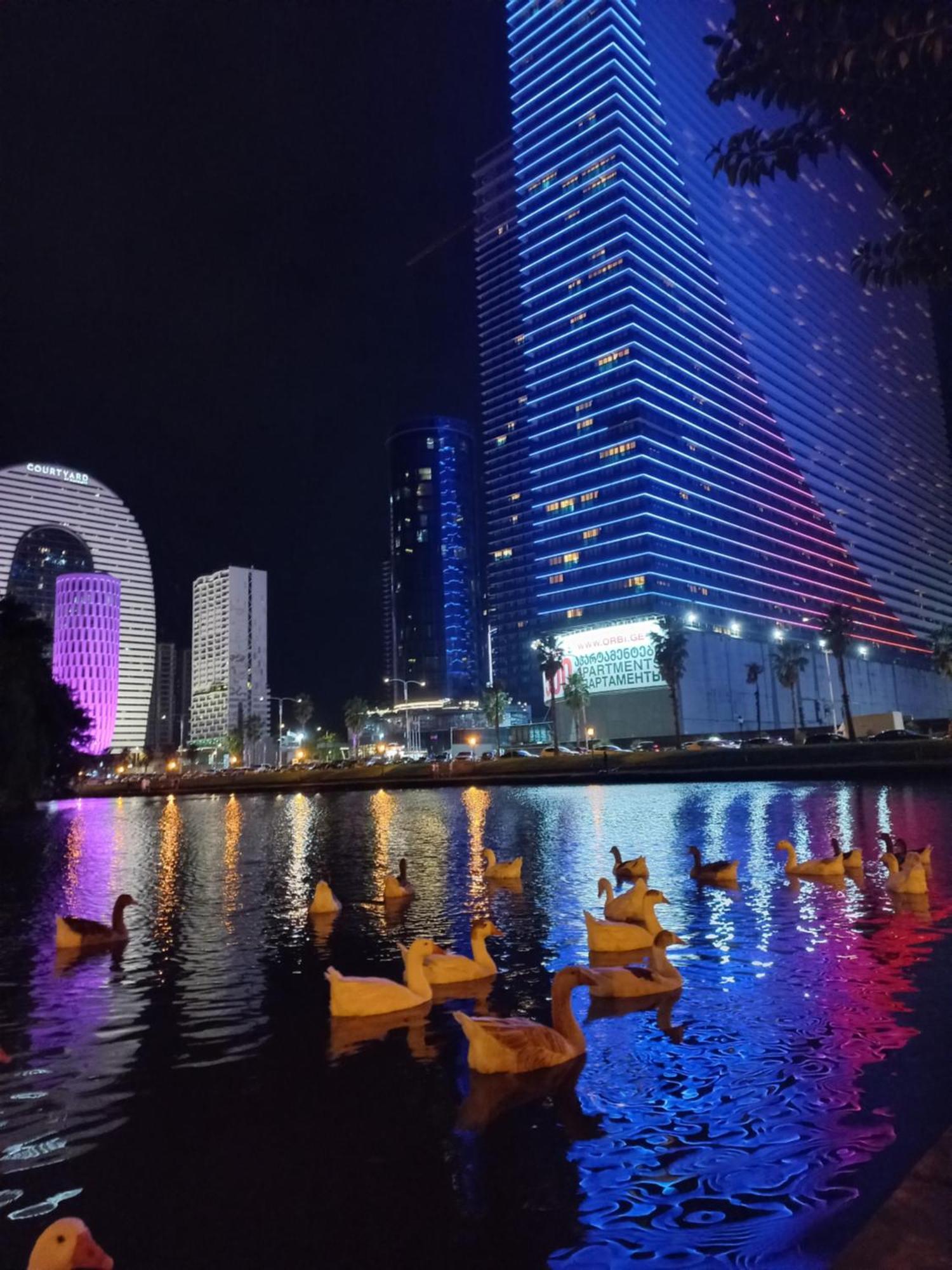 Orbi City Apartments On The Beach Батуми Екстериор снимка