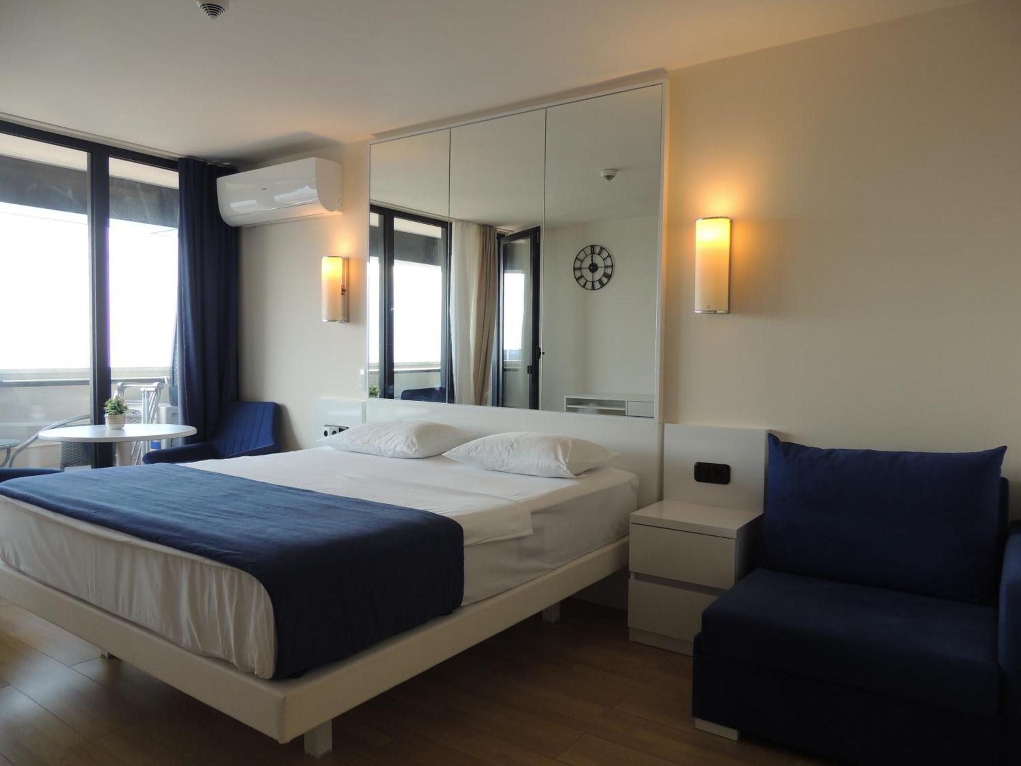 Orbi City Apartments On The Beach Батуми Екстериор снимка