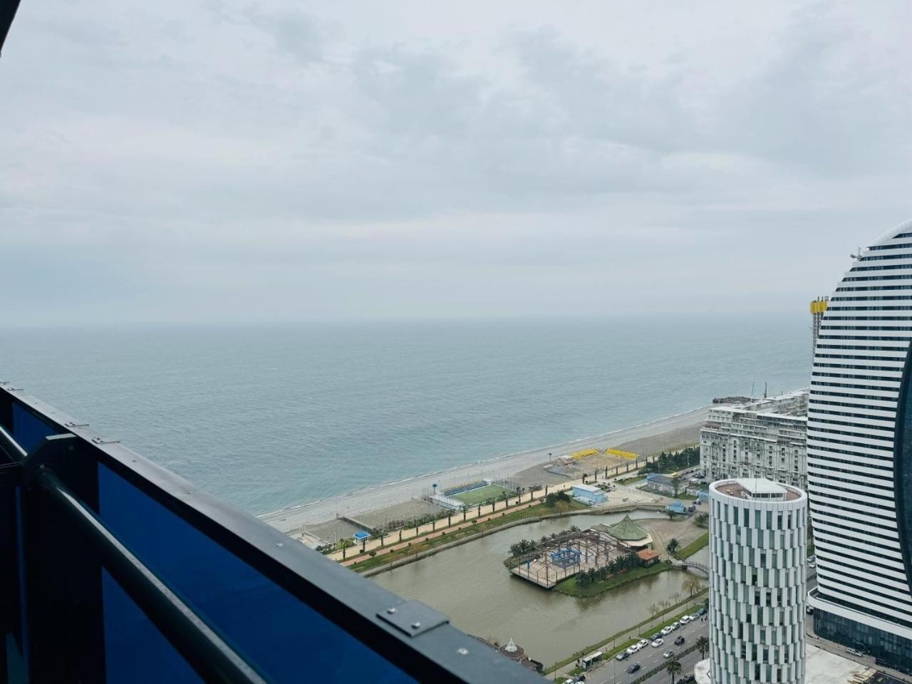 Orbi City Apartments On The Beach Батуми Екстериор снимка
