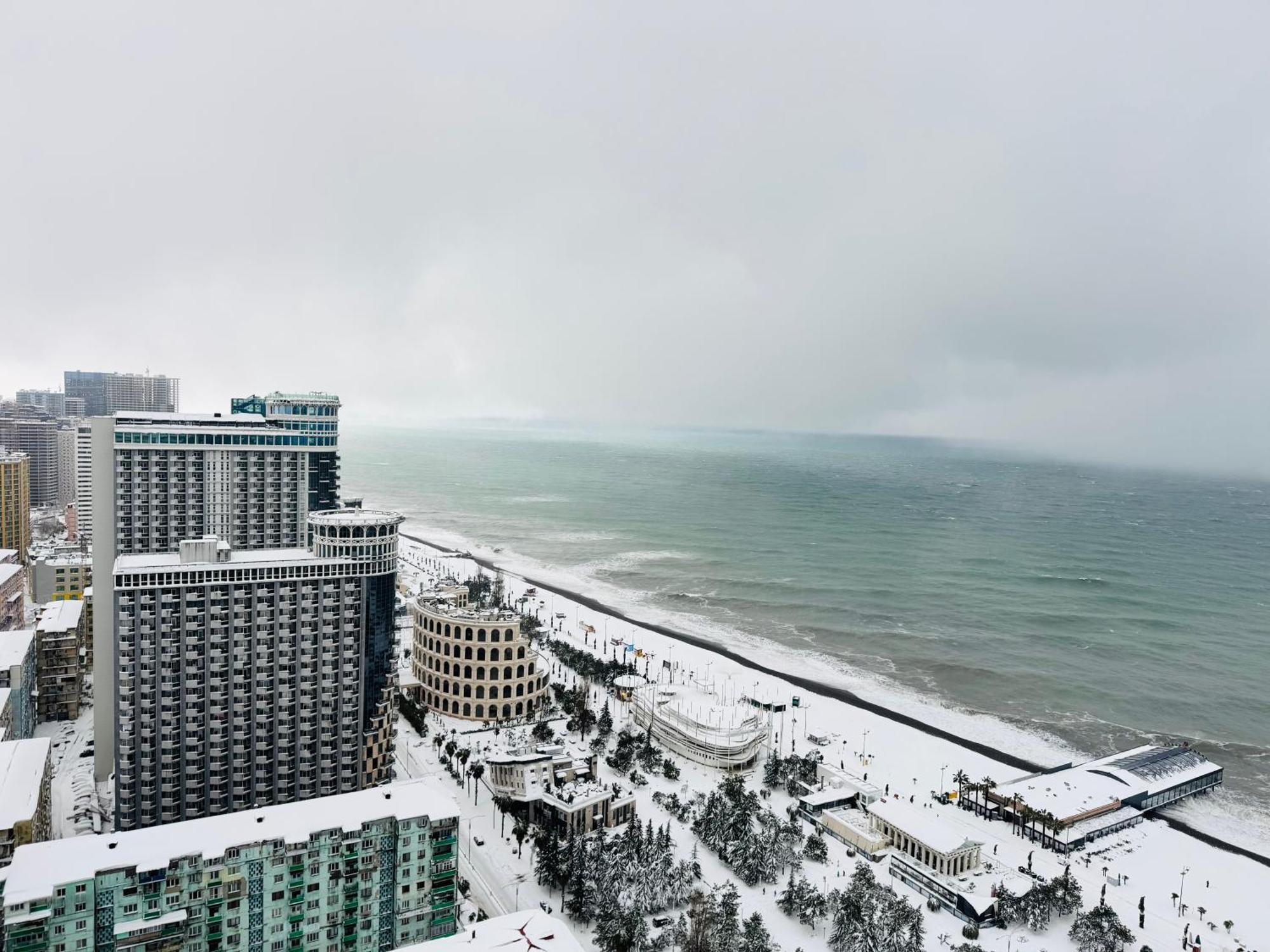 Orbi City Apartments On The Beach Батуми Екстериор снимка